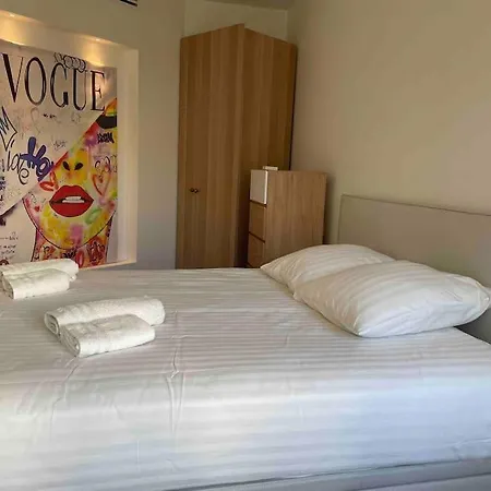 Luxe Croisette 3ch Palm Moure Rouge *